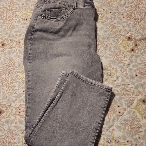 Democracy Women's Light Gray Cropped Jeans- Size 18 - Picture 7 of 9